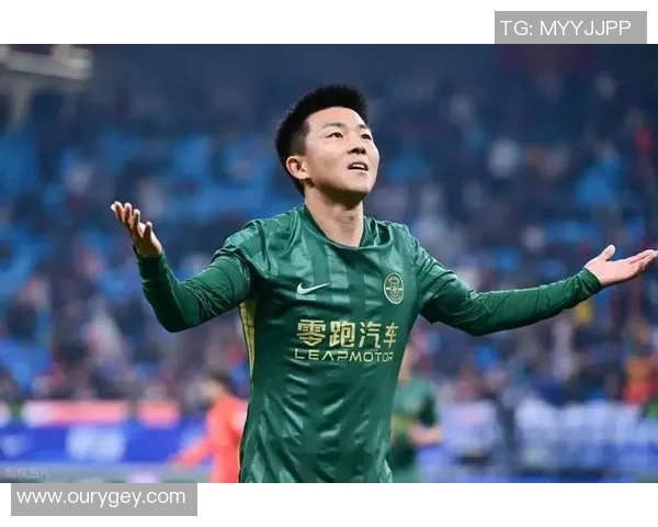 中国球迷热爱的足球明星背后的故事与成就解析